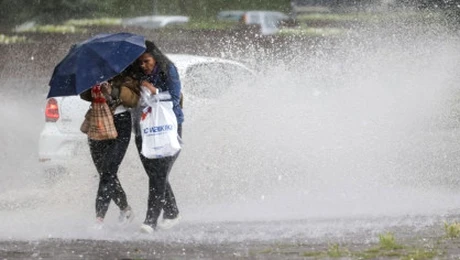 Meteorologii AccuWeather au anunțat când încep ploile în România. Temperaturile scad semnificativ