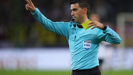 Cavalerii în negru țin steagul sus. Hațegan va conduce un meci de cinci stele în 16-imile Europa League. Kovacs a fost și el delegat
