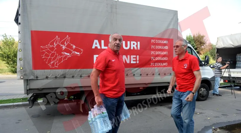 GALERIE FOTO | Dinamo ajută victimele inundațiilor din Gorj. Dudu Georgescu și Ionel Augustin au participat la acțiunea din parcarea RIN Grand Hotel