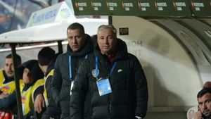 Reacție extrem de rară a lui Dan Petrescu! Ce a făcut pe banca tehnică imediat după golul din minutul 2 al derby-ului CFR Cluj - Universitatea Craiova!
