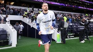 Radu Drăguşin, păpuşa voodoo a jurnaliştilor britanici. Toți îl înțeapă pe român şi i-au dat nota 1,5 după Tottenham - Leicester 1-2: "Îngrozitor!"
