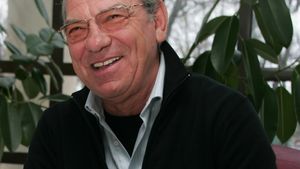 "Să-i călcăm pe ochi!"