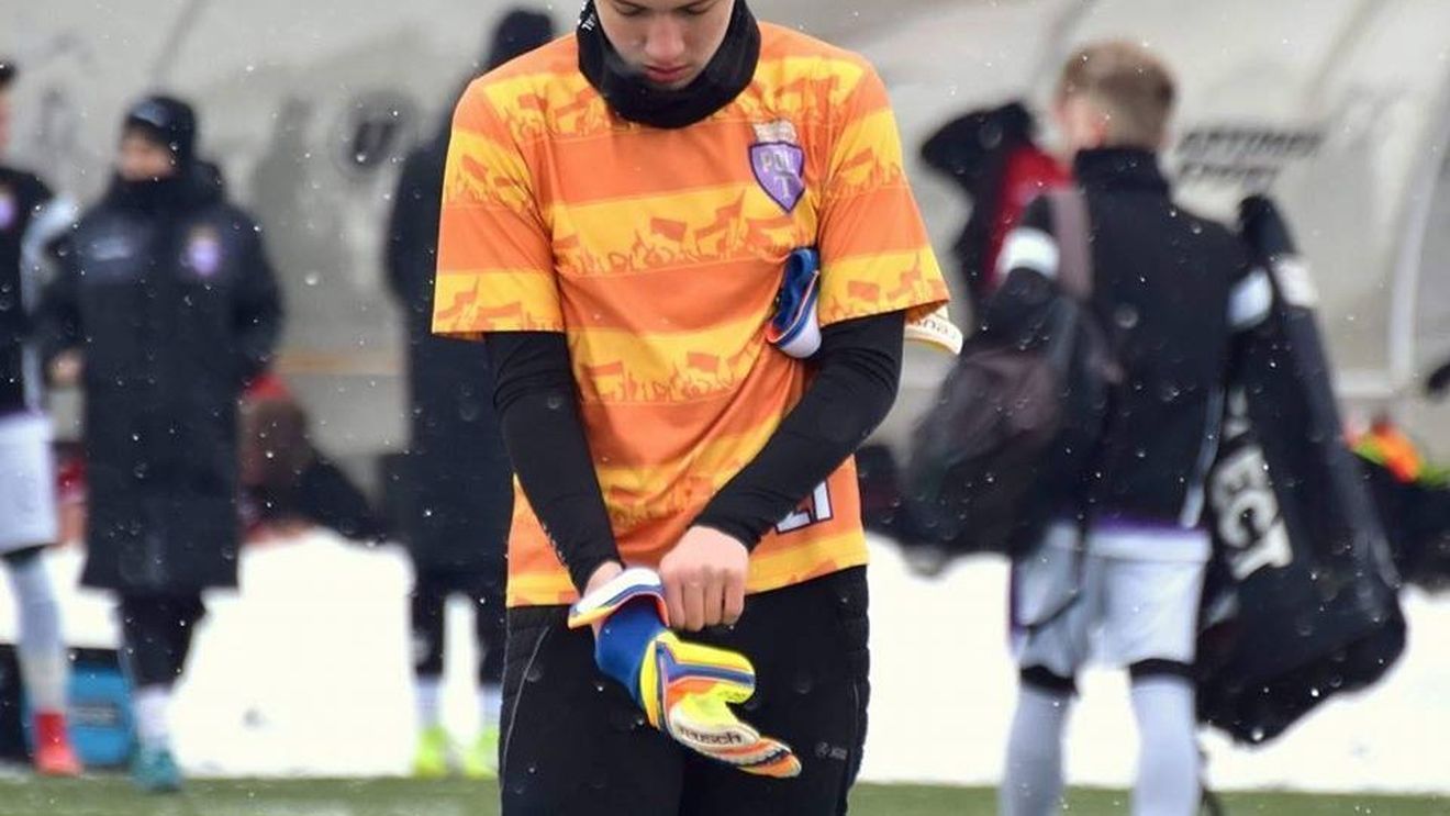 EXCLUSIV | Portarul român care la doar 15 ani a debutat cu gol în echipa națională: "Nu mi-a venit să cred". VIDEO | Execuția care a surprins pe toată lumea