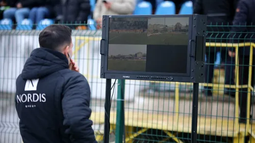 Ce se întâmplă, de fapt, în camera VAR și în vestiarele arbitrilor din Superliga! Acuzații grave: „Nu sunt Dumnezei! Se întâmplă lucruri ciudate, cineva apasă pe un buton!”. VIDEO