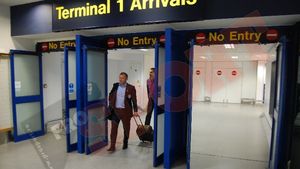 FOTO** Gălățenii au ajuns la Manchester! VEZI programul dinaintea partidei cu United