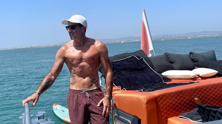 Protagonistul unuia dintre cele mai controversate transferuri din istorie a ajuns la 52 de ani. ”Beau vin în fiecare zi!”