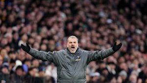 Fără Radu Drăguşin, Tottenham a obținut o victorie lejeră în Premier League. Ange Postecoglou i-a distrus pe cei care i-au cerut demisia şi care au vorbit de retrogradare: „Isterie!”