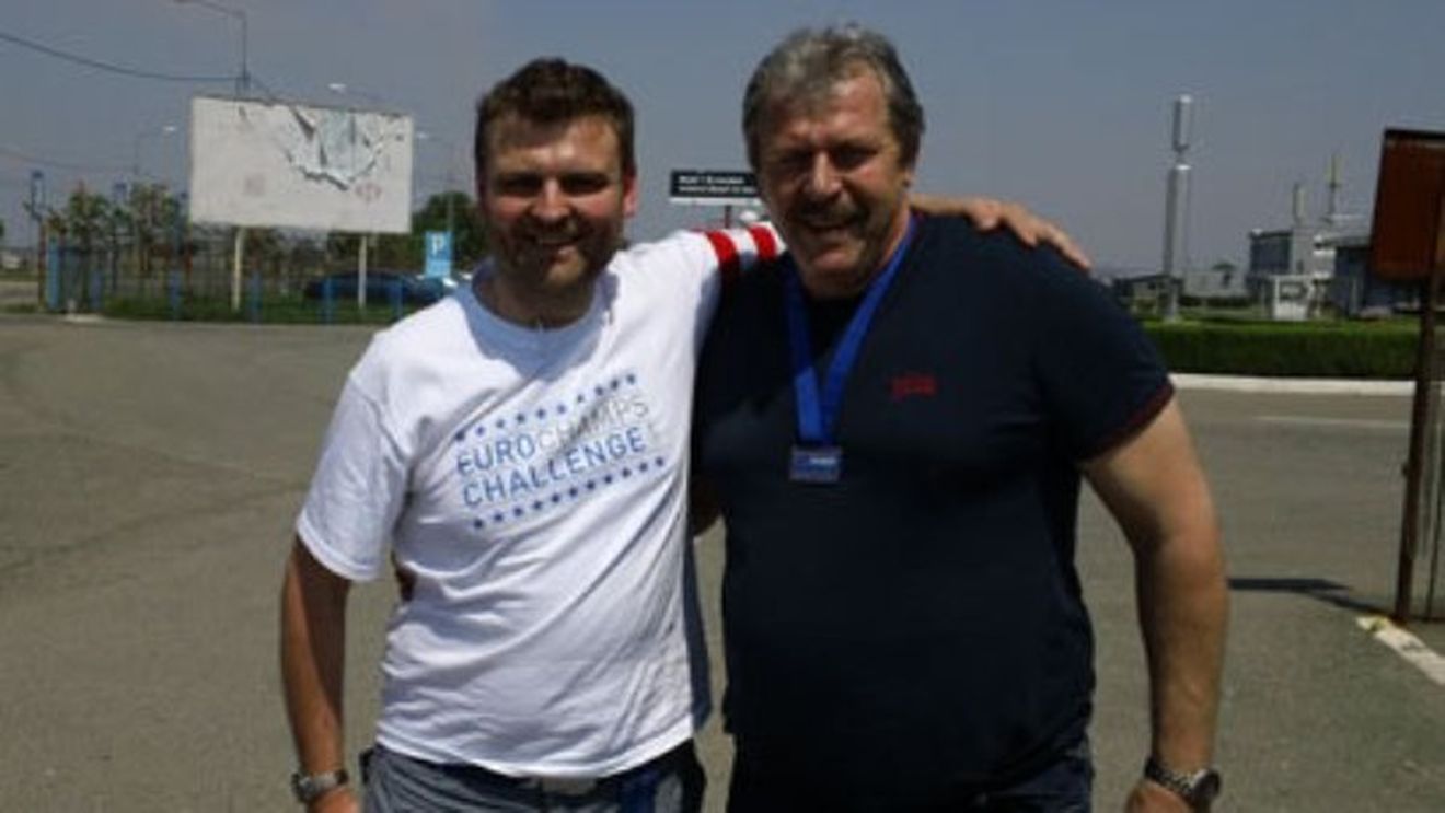 Cea mai TARE poveste a celor mai înfocați fani!** Au străbătut lumea pentru a lua autografe de la câștigătorii Ligii, dar au rămas blocați în România! VEZI MOTIVUL