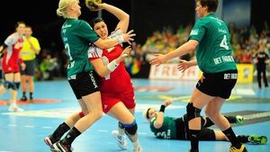 Președinte-spectator? Nu! Băsescu nu merge la Oltchim-Viborg