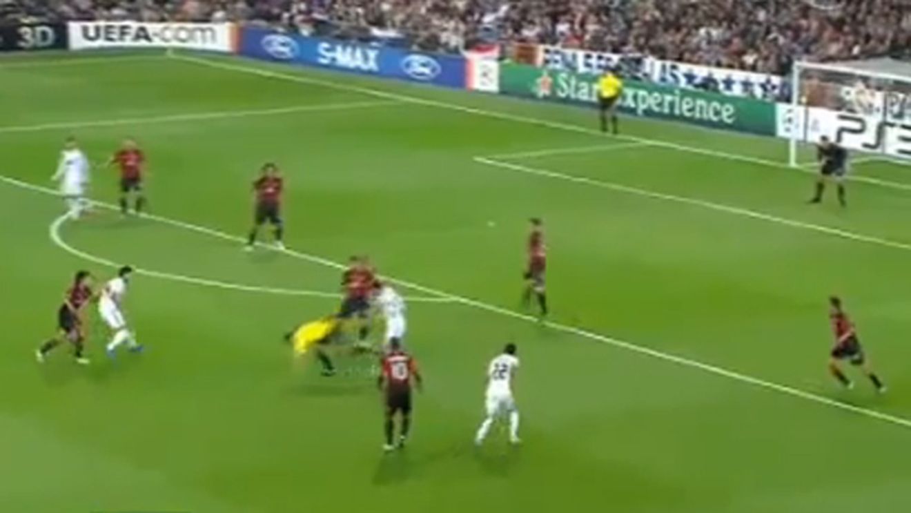 VIDEO Merita măcar un galben?** Ozil l-a pus la pământ pe central :)