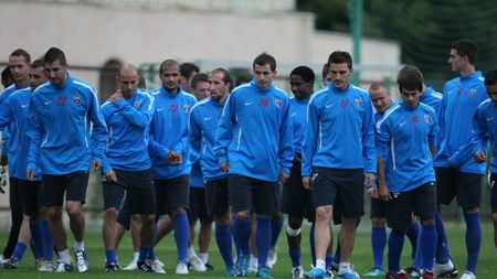 "Fiți alături de noi în 2011!"** Vezi mesajul jucătorilor steliști pentru fani la sfârșit de an