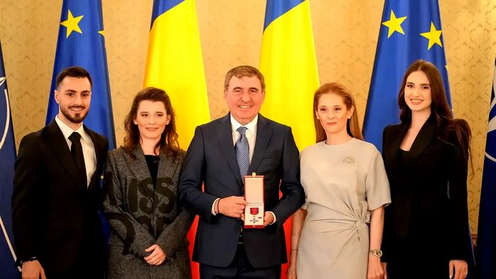 Steaua României, primită de Gică Hagi, a stârnit controverse, pentru că Ilie Năstase şi Nadia Comăneci nu au fost decorați. Reacție dură a fostului lider ATP: „Am una mai importantă, de la Franța”