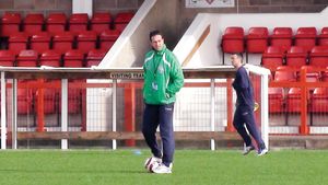 O mie de români pe „Anfield"