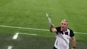 VIDEO | Șumudică a făcut o criză de nervi după victoria dramatică cu Al-Ahli: "Vrei coach? Na, coach!" Cine l-a supărat