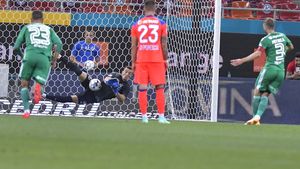 Andrei Vlad a salvat-o pe FCSB în două momente delicate! Portarul a apărat un penalty și a avut o paradă de senzație pe final de meci