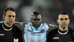 "Venirea lui o să revitalizeze cluburile și viața de noapte". OFICIAL | Ousmane N'Doye și-a găsit o nouă echipă în România. Cu cine a semnat