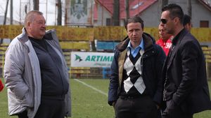 EXCLUSIV | Primarul care l-a adus pe Reghecampf de 4 ori la Snagov: "Este un escroc, are să-mi dea bani". Mărturii șocante din trecutul antrenorului: blatul de la Buftea, cum cheltuia banii clubului și caietele lui Neubert