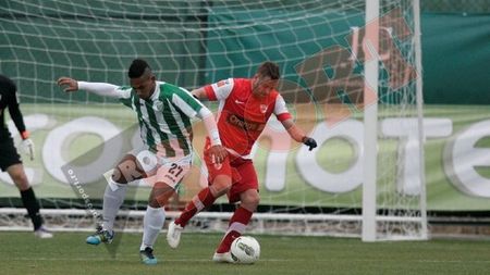 Pulhac, pus la zid!** "Dacă eram în locul lui Badea, i-aș fi cerut să plece imediat! E rușinos să nu ai bani când te duci în club, însă când dai pe lângă minge cum e?"