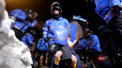 EXCLUSIV | Cine e jandarmul în civil bătut de colegii lui în Piața Victoriei. Legăturile cu galeriile echipelor bucureștene: 
