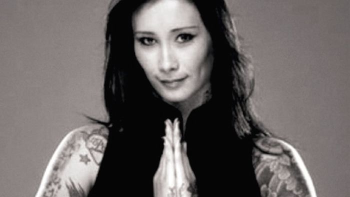 Faceți cunoștință cu Akemi Higashi, femeia care a tatuat toate starurile din prima ligă braziliană