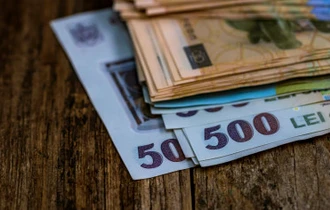 Se plătesc câte 1500 LEI de persoană în România, bani pe card. Cererea e obligatorie