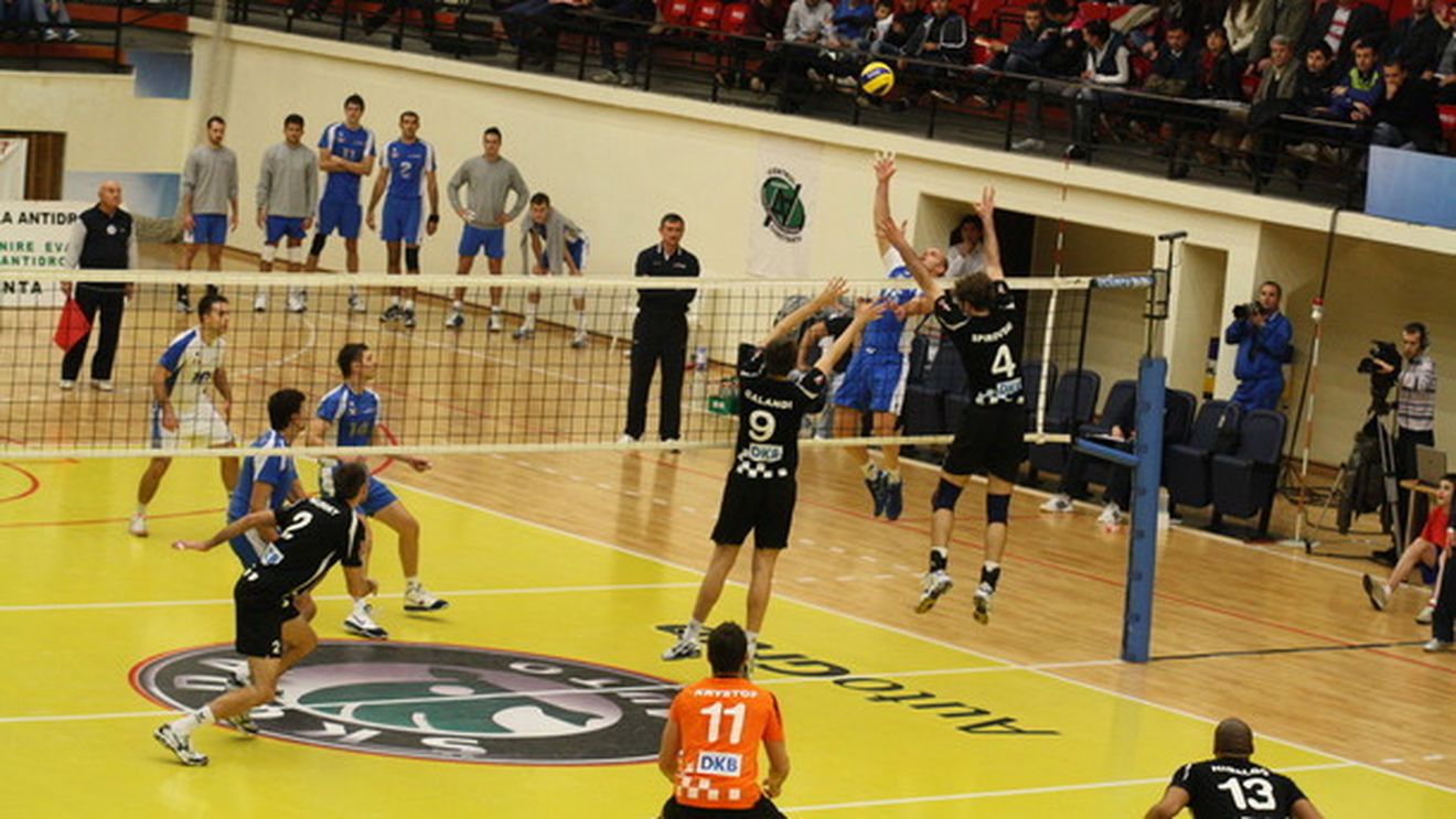 Vezi aici rezultatele echipelor românești în cupele europene la volei și baschet