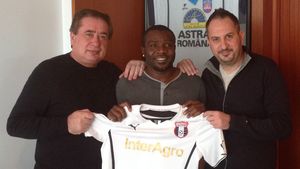 Tembo a uitat rapid scandalul cu oficialii Astrei: "M-am întors pentru că iubesc acest club. Sunt gata să joc împotriva Stelei"