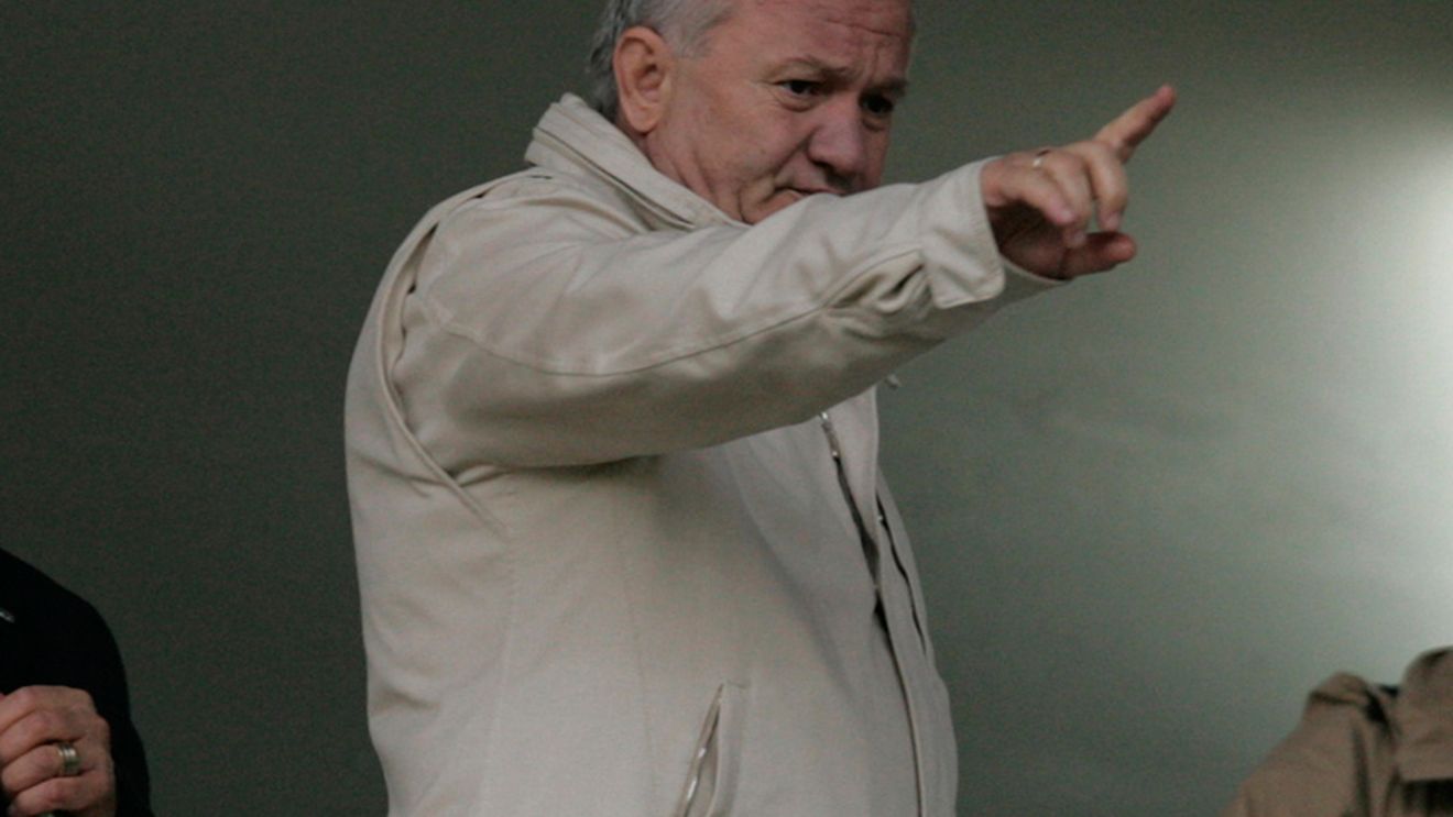 "E de râsul lumii că un zootehnist ratat împarte dreptatea în FRF!"