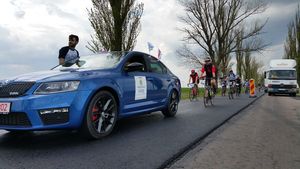 Tradiția Skoda în marile tururi cicliste. Cum s-a îndrăgostit producătorul ceh de competițiile pe două roți