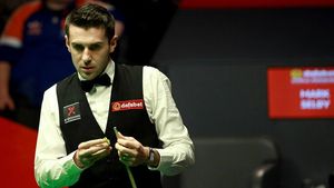 Nicio surpriză majoră în debutul Mondialului de snooker. Selby conduce cu 6-3, după prima zi. McGill domină duelul scoțienilor cu Maguire. Un singur break de peste 100 de puncte