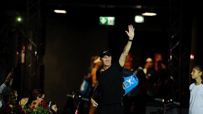 INTERVIU EVENIMENT | Darren Cahill: "Simona are un foc în stomac care e 100% ca al tatălui ei. Românii au un blocaj când e vorba să lucreze cu antrenori străini". Detalii tari povestite de australian plus o dezvăluire: "Mi-aș fi dorit să fiu solist. Eram fan INXS și AC/DC. Toți ne credem cântăreți sub duș"