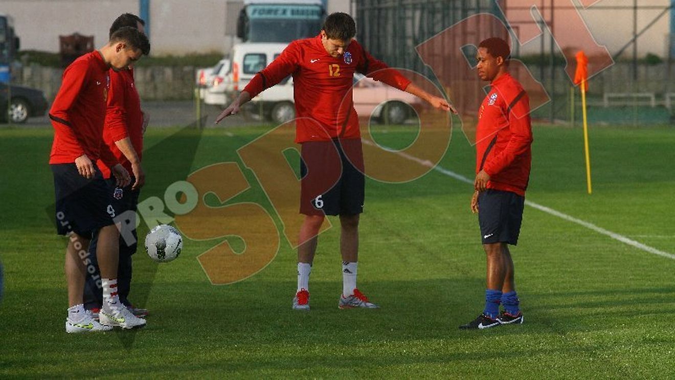 FOTO "Iliesta" și-a mutat jucătorii la Brașov!** Emeghara, Tătărușanu și Mihai Costea, pentru prima dată la antrenamentul normal