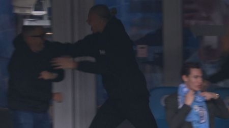 Imagini de senzație cu Erling Haaland pe Etihad, în timpul duelului Manchester City - Liverpool 4-1! Atacantul care îi ține locul a marcat, iar reacția norvegianului a fost superbă | VIDEO