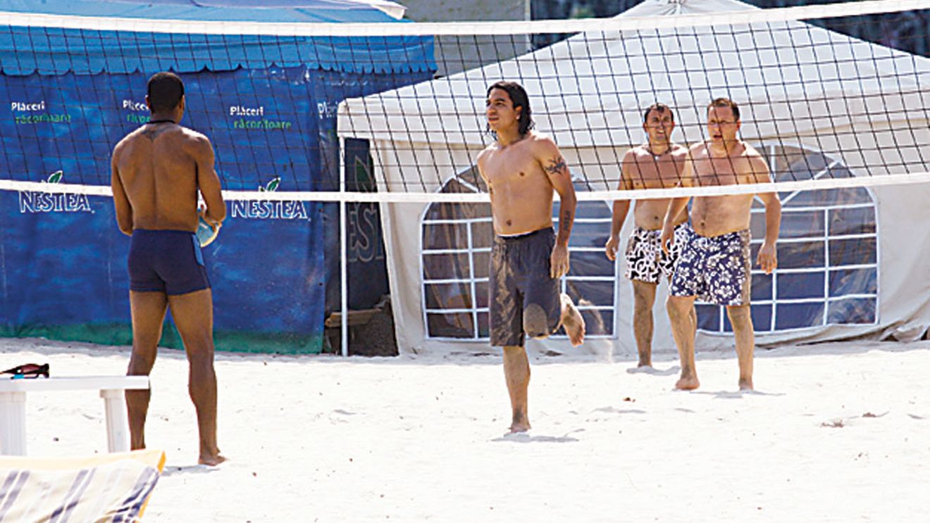 Zapata și Dayro Moreno s-au relaxat la un volei pe plajă