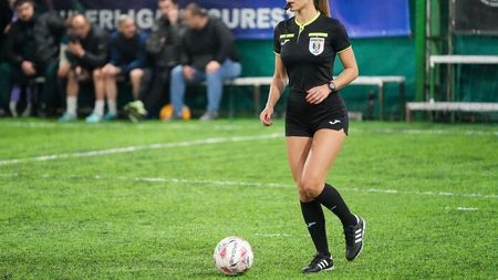 ”Ce ar putea spune o arbitră de minifotbal atât în timpul meciului, cât și în pat?”. Derapaj sexist al SuperLigii București