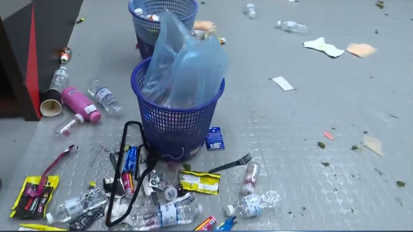 Imagini din vestiarul Barcelonei, după victoria cu Real Madrid! Ce au lăsat băieții lui Hansi Flick în urma lor