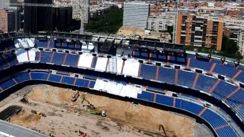 Stadionul „Santiago Bernabeu”, în mare suferință. Firma care îl renovează a săpat o groapă cu adâncimea de 30 de metri în locul unde se afla terenul de joc | FOTO