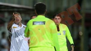 Dan Petrescu, suspendat două etape
