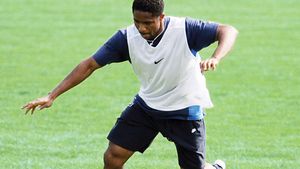 Emeghara, înapoi la Bologna