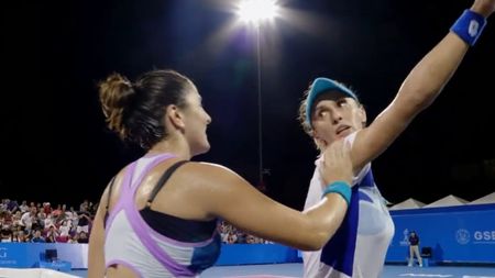 Bianca Andreescu, gest neobișnuit după ce s-a retras! Ce i-a putut spune, la fileu, adversarei din semifinalele turneului de la Hua Hin | VIDEO