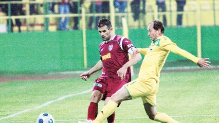 Steliștii: "Ce caută CFR pe primul loc?"** Clujenii: "Dinamo nu are nicio șansă" Câștigătoare e Rapid, dar Răzvan refuză campionatul! Cadu, despre finalul de sezon! Cine fură startul?