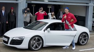 Un român l-a ajutat pe Cristiano Ronaldo să-și cumpere prima mașină cu reducere: „Datorită mie și-a luat Mercedes”