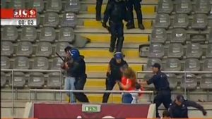 VIDEO** Război TOTAL în tribune, după Braga - Benfica! O fană a "vulturilor", bătută crunt