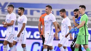 Florin Tănase și Darius Olaru sunt pe perfuzii, dar stabili. În ce stare de sănătate se află jucătorii de la FCSB infectați cu COVID-19 | EXCLUSIV