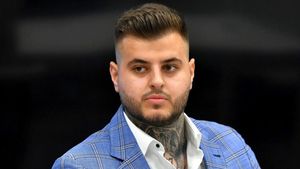 Adrian Mititelu jr. îi distruge pe fanii Universității Craiova: „Să vă luați și cornete la voi!”