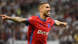 Scandal cu Bîrligea! Ce le-a arătat atacantul FCSB fanilor Universității Craiovei