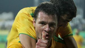 Marius Niculae a adus victoria echipei sale cu o "dublă"! Cinci români au fost pe teren în Hoverla - Tavria