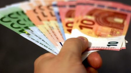 A făcut avere în Rusia și i-a dat 10.000 de euro, cu împrumut, unui fotbalist care a jucat în naționala României. Au trecut 11 ani de când ar fi păgubit: „M-a blocat peste tot”
