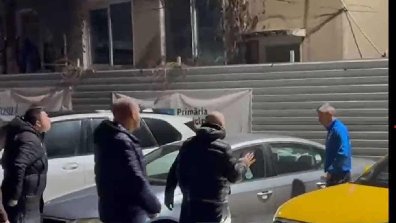 Ireal! Radu Petrescu, la un pas să fie „linşat” de fanii lui FC Argeş, care s-au dus peste el în parcare