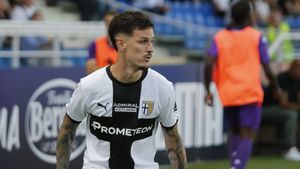 Oferta de 9.000.000 de euro pentru Dennis Man. Răspunsul Parmei a venit pe loc: „De asta a picat transferul”